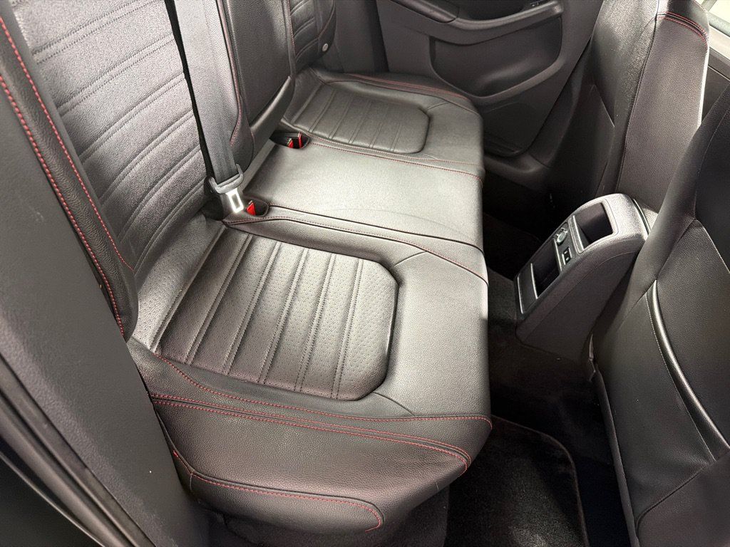 Used 2013 Volkswagen Jetta GLI FWD image 19