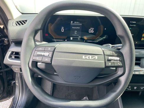 Used 2025 Kia K4 LX image 42