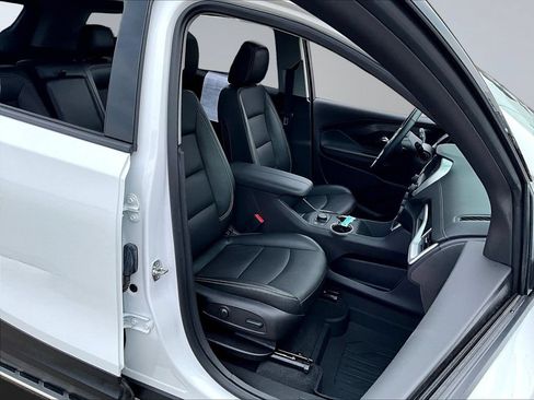 Used 2024 GMC Terrain SLT w/ LPO, 'HIT The Road' Package AWD/4WD image 30