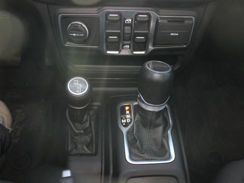 Used 2020 Jeep Gladiator Sport AWD/4WD image 11