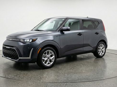 Used 2025 Kia Soul LX w/ LX Technology Package FWD image 3