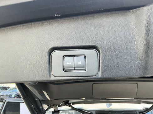 Certified 2026 Nissan Rogue SV FWD image 25
