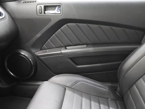 Used 2013 Ford Mustang GT Premium w/ Comfort Pkg RWD image 12