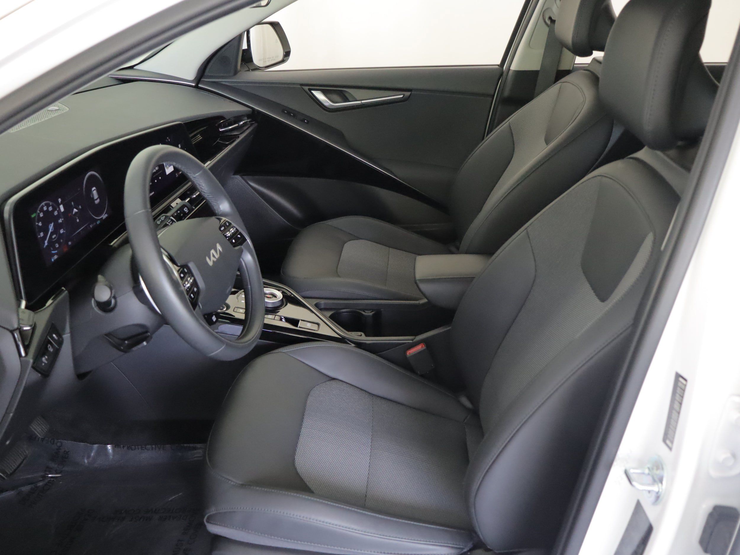 Used 2023 Kia Niro Wind w/ Wind Preserve Package FWD image 7