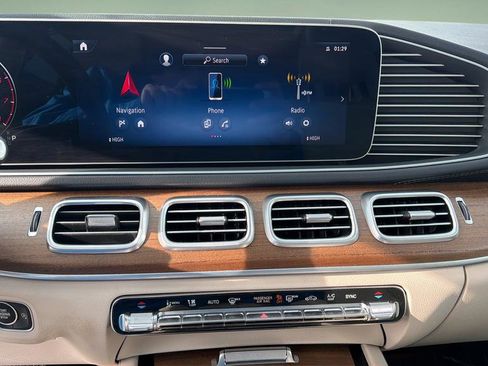 Used 2024 Mercedes-Benz GLS 450 4MATIC image 29