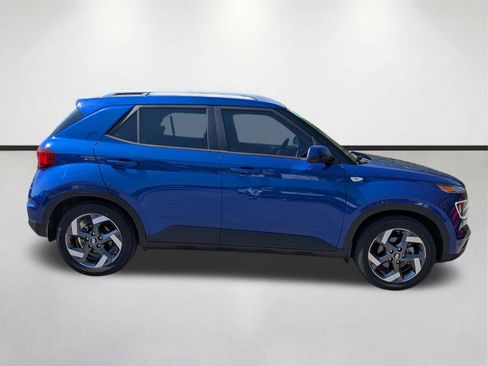 Used 2023 Hyundai Venue Limited FWD image 3