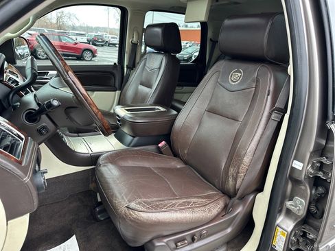 Used 2014 Cadillac Escalade Platinum image 16