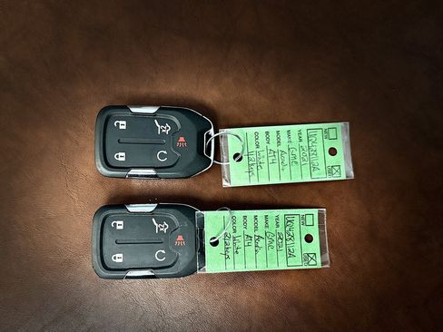 Used 2021 GMC Acadia AT4 w/ Technology Package AWD/4WD image 43