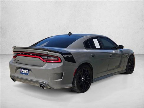 Used 2018 Dodge Charger R/T RWD image 5