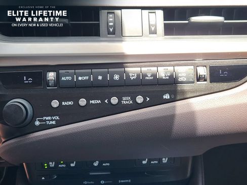 Used 2020 Lexus ES 300h w/ Premium Package FWD image 17