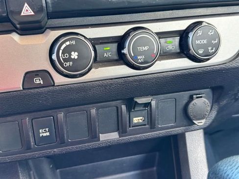 Used 2022 Toyota Tacoma SR w/ SR Convenience Package image 48