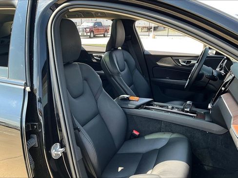 Certified 2024 Volvo V60 B5 Cross Country Plus image 11