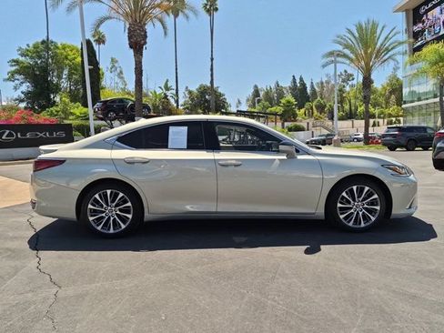 Used 2019 Lexus ES 300h w/ Premium Package FWD image 4
