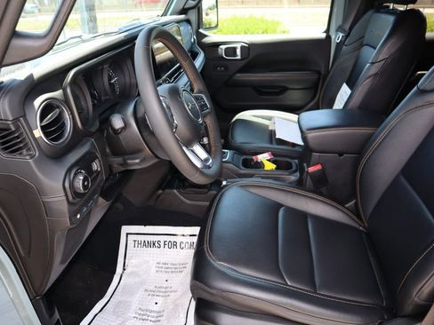 Used 2024 Jeep Wrangler Unlimited Sahara w/ Technology Group AWD/4WD image 20