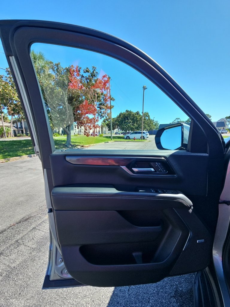 Used 2025 GMC Yukon XL Elevation AWD/4WD image 28