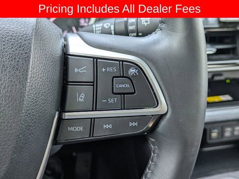 Used 2023 Toyota Highlander XLE FWD image 29