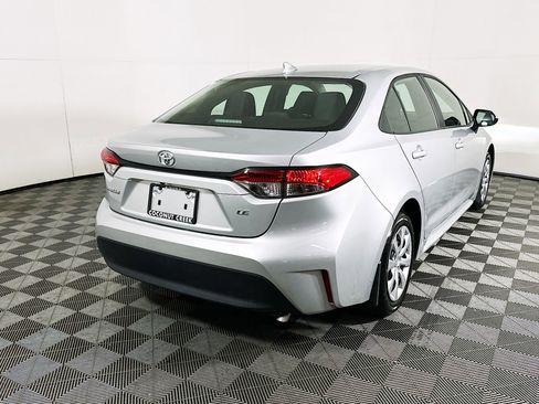 Used 2025 Toyota Corolla LE image 3