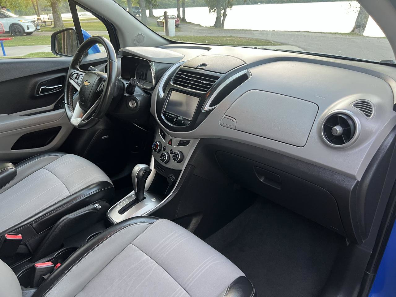Used 2015 Chevrolet Trax LT w/ LT Sun and Sound Package FWD image 23