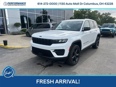 Used 2023 Jeep Grand Cherokee Altitude AWD/4WD image 8