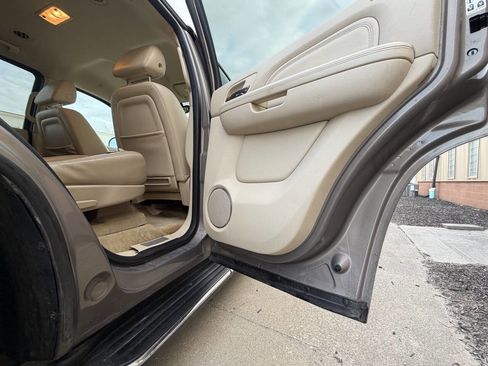 Used 2007 Cadillac Escalade AWD w/ Climate Package image 8