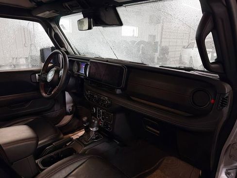Used 2024 Jeep Wrangler Unlimited Rubicon image 12