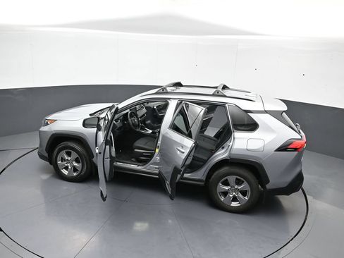 Used 2022 Toyota RAV4 LE AWD/4WD image 43