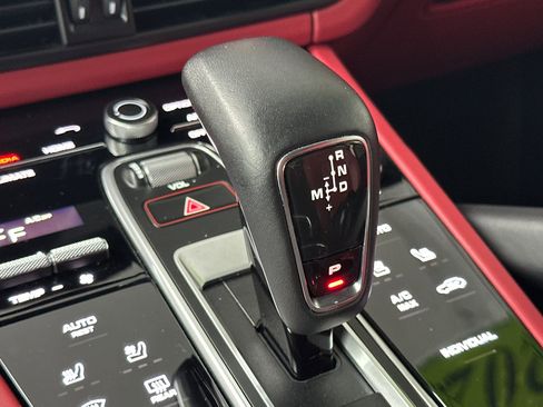 Used 2022 Porsche Cayenne S image 22