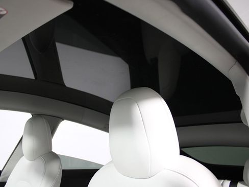 Used 2022 Tesla Model Y Performance image 10