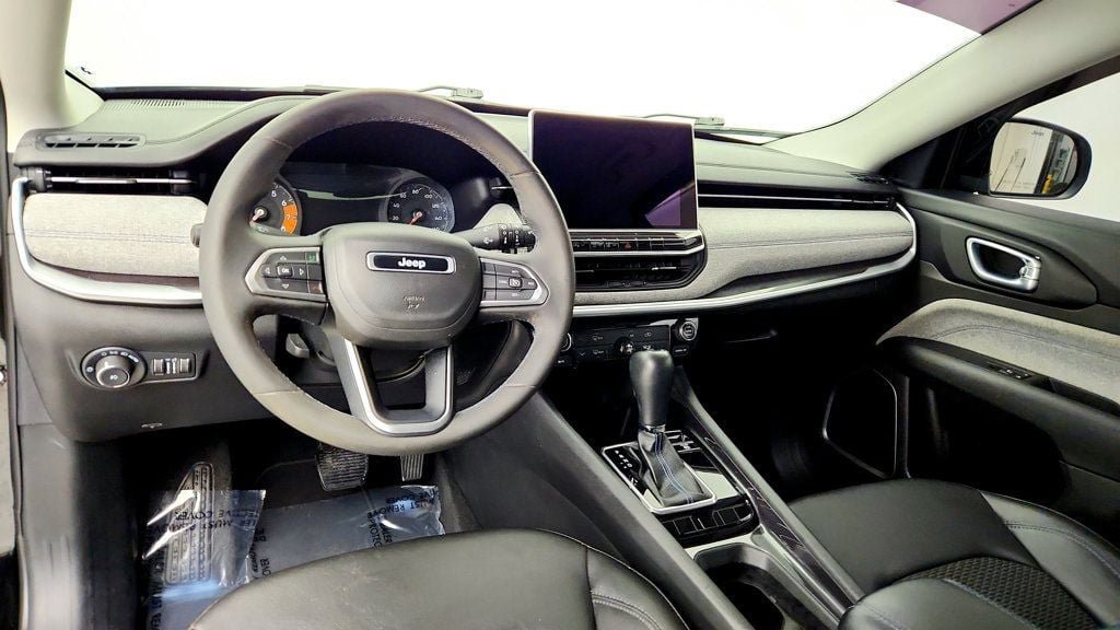 Used 2022 Jeep Compass Latitude FWD image 12