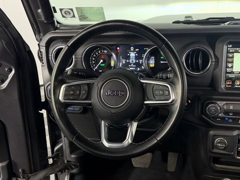 Used 2022 Jeep Wrangler Unlimited Sahara w/ Safety Group image 16