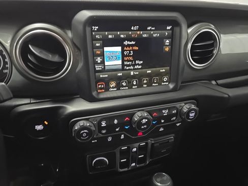 Used 2022 Jeep Wrangler Unlimited Sahara w/ Cold Weather Group AWD/4WD image 24
