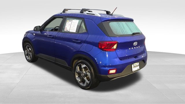 Used 2024 Hyundai Venue SEL FWD image 4