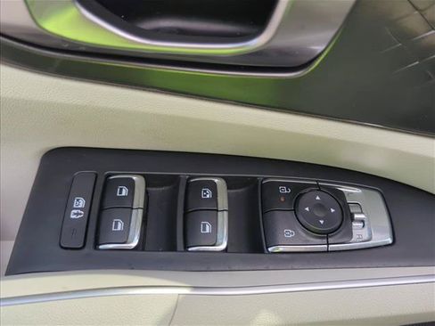 Used 2025 Kia Sorento S FWD image 10
