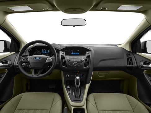 Used 2017 Ford Focus SE FWD image 4