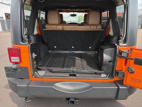 Used 2013 Jeep Wrangler Unlimited Rubicon w/ Connectivity Group AWD/4WD image 12