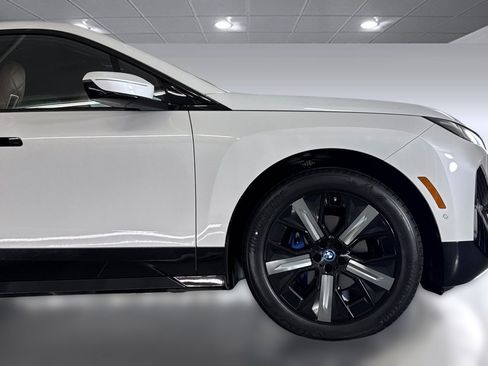 Used 2024 BMW iX xDrive50 w/ Premium Package AWD/4WD image 37