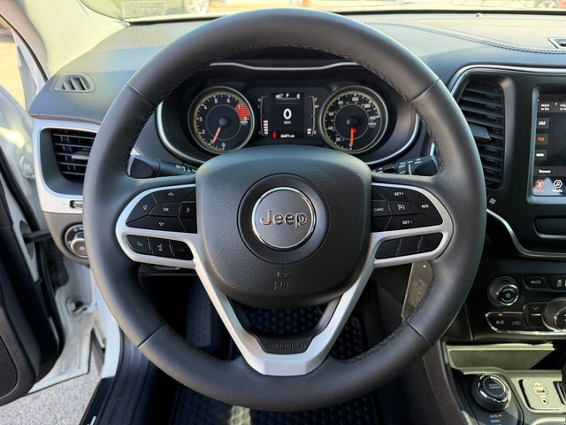 Used 2022 Jeep Cherokee Latitude w/ Trailer Tow Group AWD/4WD image 22