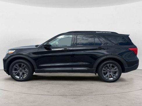 Used 2022 Ford Explorer XLT w/ Equipment Group 202A AWD/4WD image 4