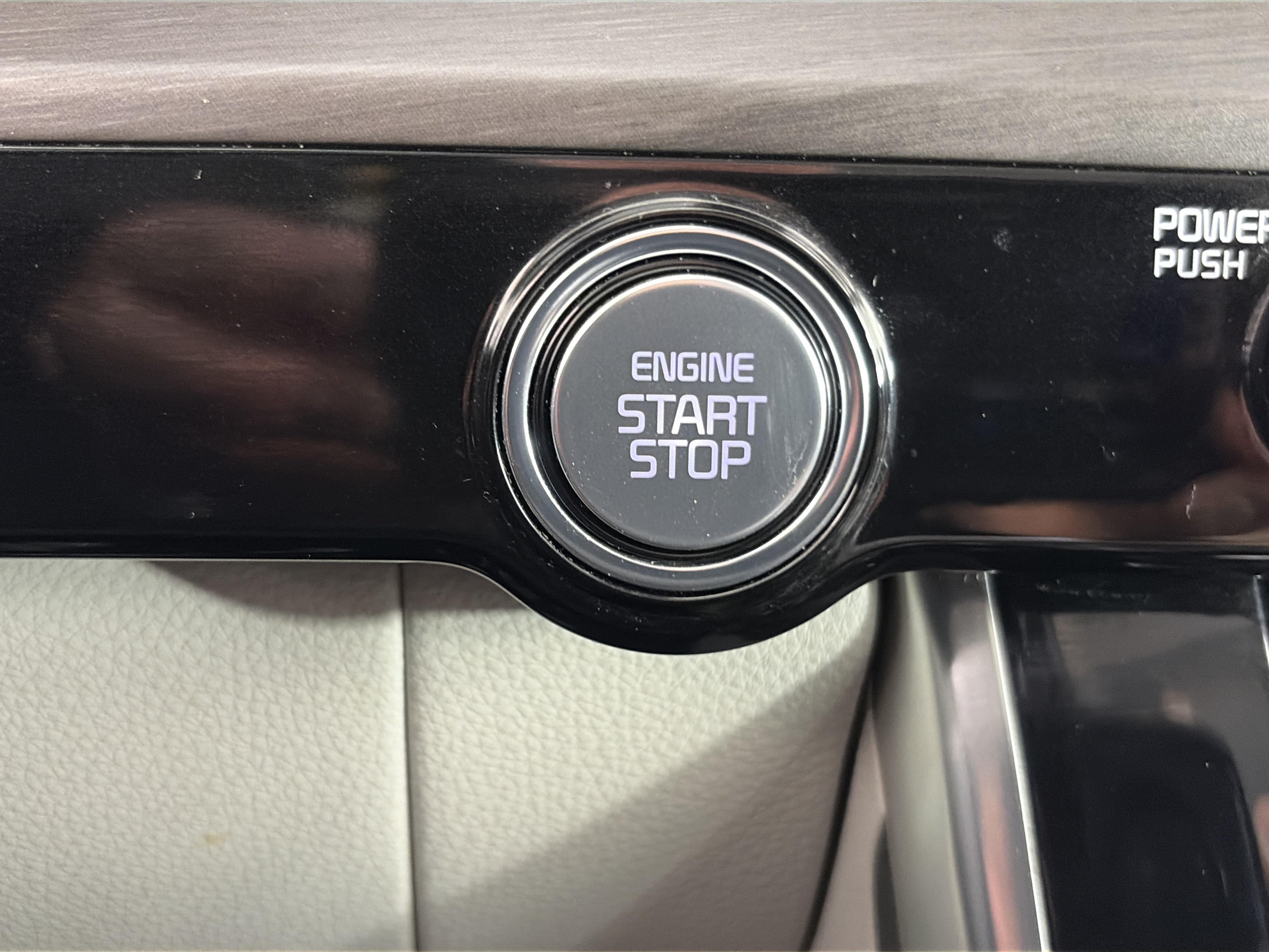 Certified 2024 Kia Carnival SX FWD image 40