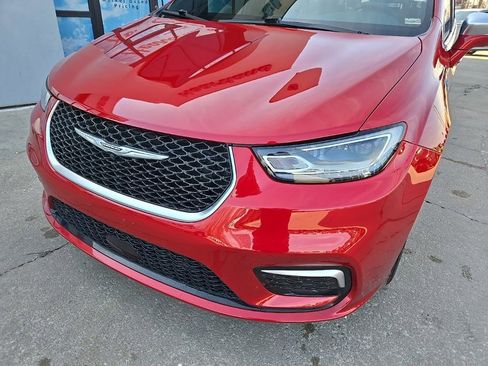 Used 2024 Chrysler Pacifica Pinnacle image 16