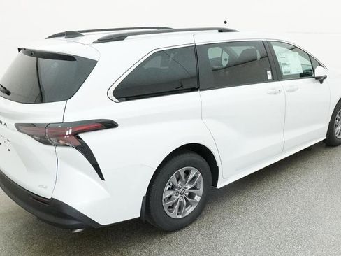 New 2026 Toyota Sienna XLE FWD image 14