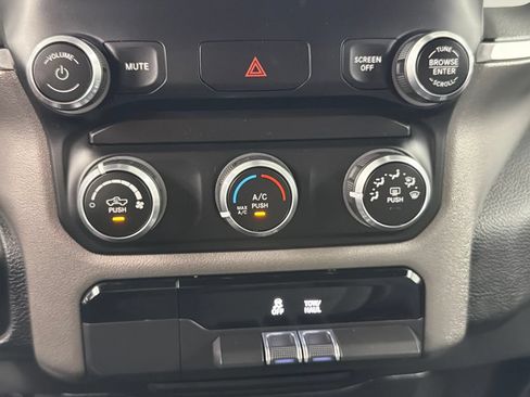 Used 2022 RAM 1500 Big Horn AWD/4WD image 35