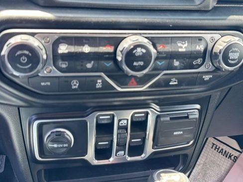 Used 2022 Jeep Wrangler Unlimited Sahara w/ Cold Weather Group AWD/4WD image 22