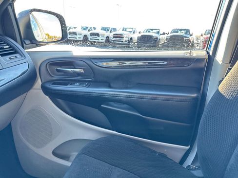 Used 2019 Dodge Grand Caravan SE image 22
