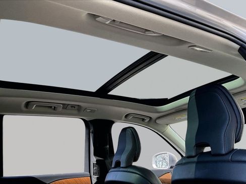 Used 2024 Volvo XC90 B5 Plus image 15