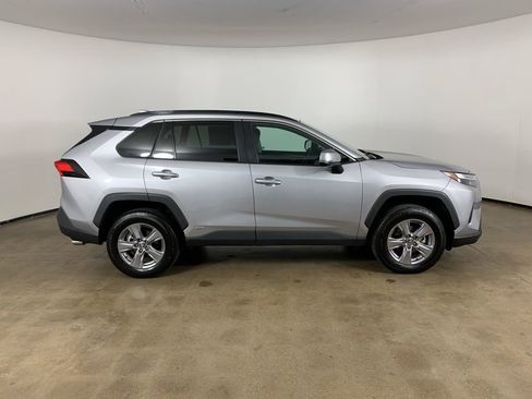 Used 2022 Toyota RAV4 XLE w/ Convenience Package AWD/4WD image 7