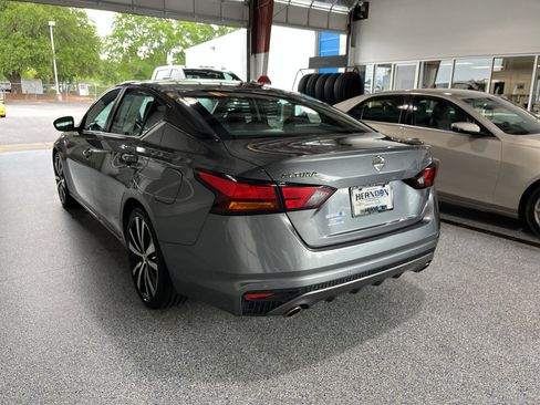 Used 2021 Nissan Altima 2.5 SR FWD image 6