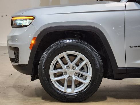 Used 2022 Jeep Grand Cherokee L Laredo RWD image 5