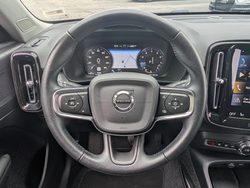 Used 2021 Volvo XC40 T5 Momentum AWD/4WD image 23