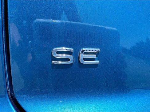 Used 2024 Volkswagen Atlas Cross Sport SE FWD image 10